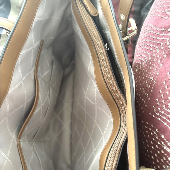 Michael Kors Signature Voyager East West Tote - Picture 5 of 11